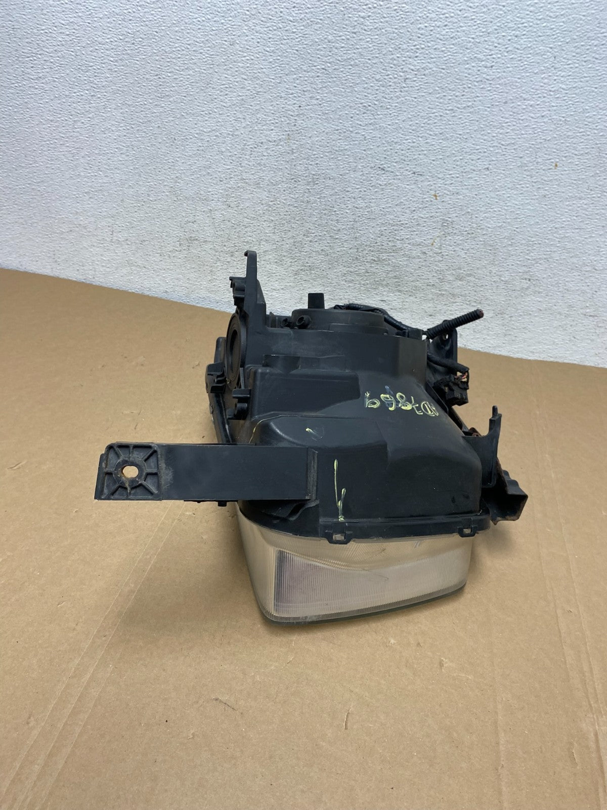 2003 to 2006 Honda Element Left Driver Lh Side Headlight AD7869 DW8