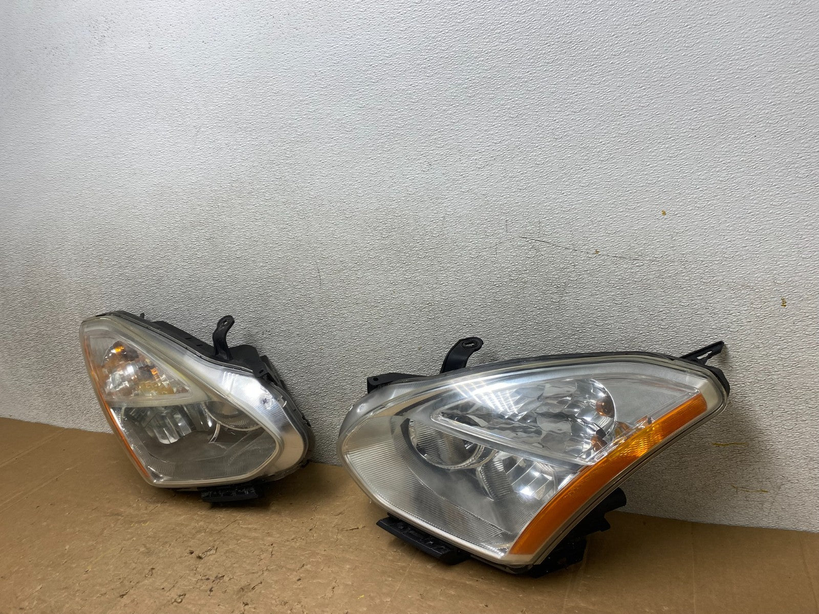 2009-2013 Nissan Rogue Left+Right Side Set Halogen Headlights OEM V6249 DW1