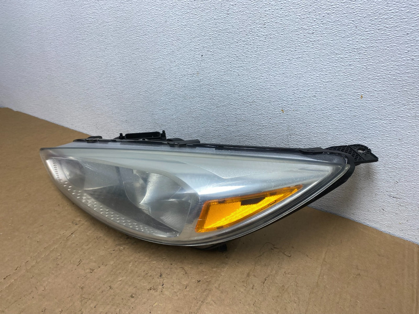 2015 to 2018 Ford Focus Left Driver LH Side Headlight AC5826 DW1