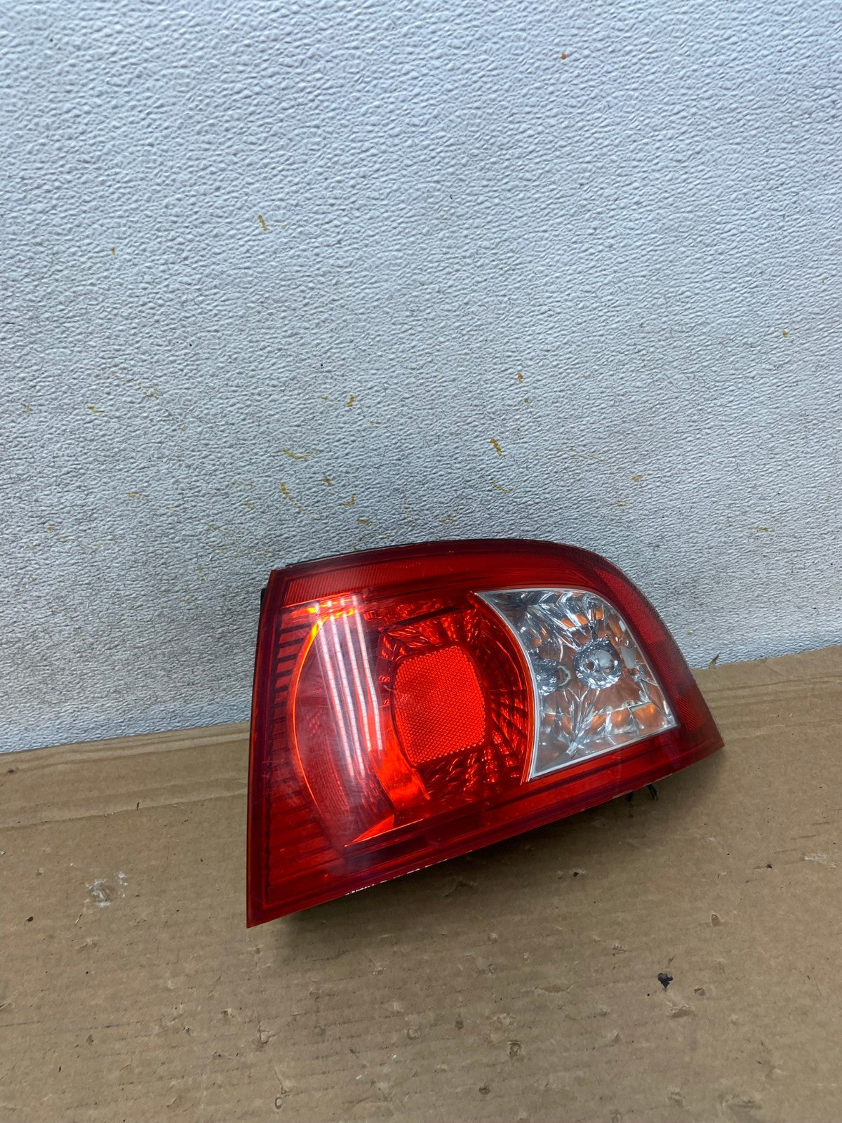 2003-2006 Kia Optima Right Passenger Rh Side Tail Light AH8410 LK0