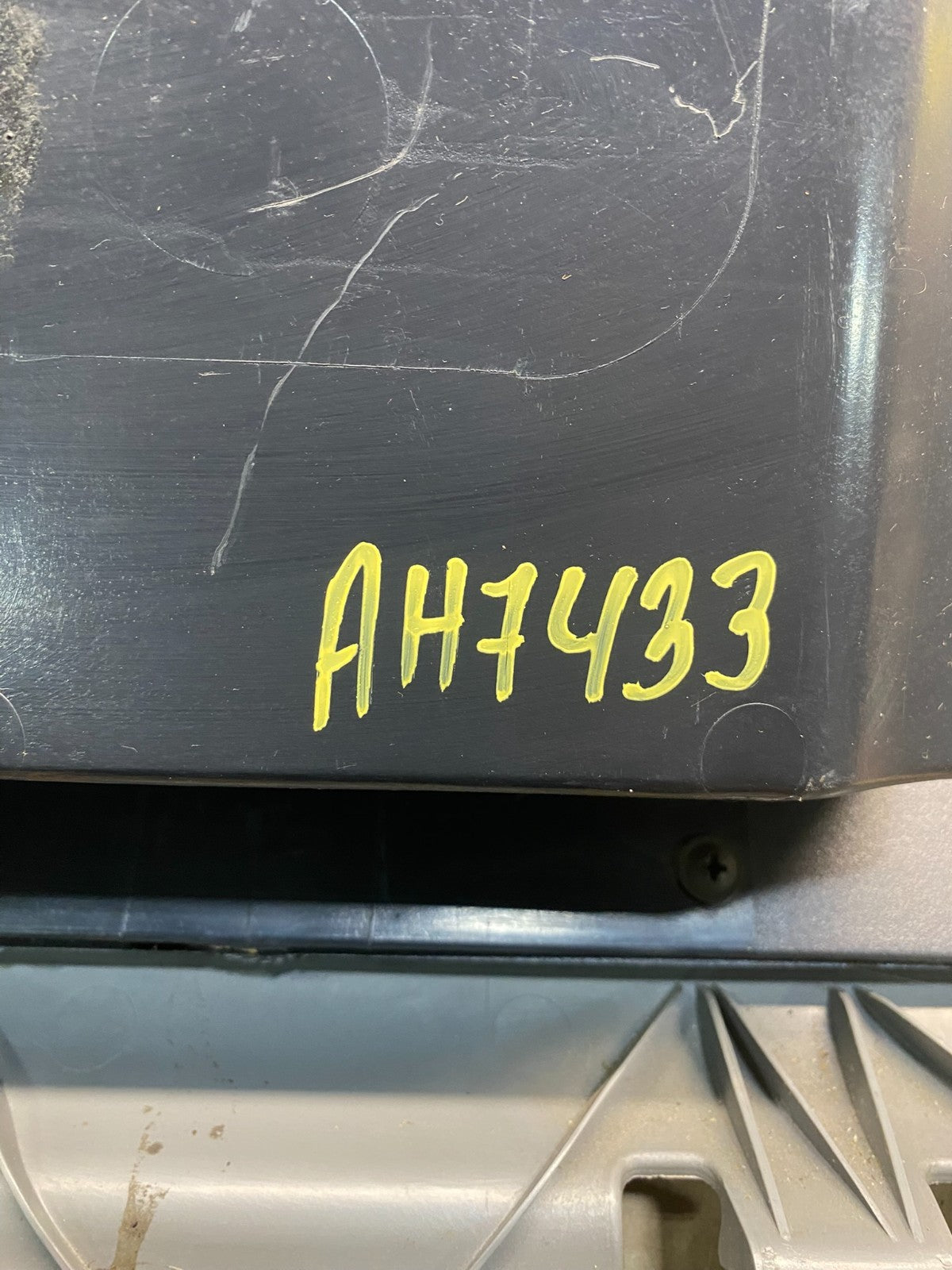 2001 - 2007 Chrysler Town Country Glove Box Compartment AH7433 DG8