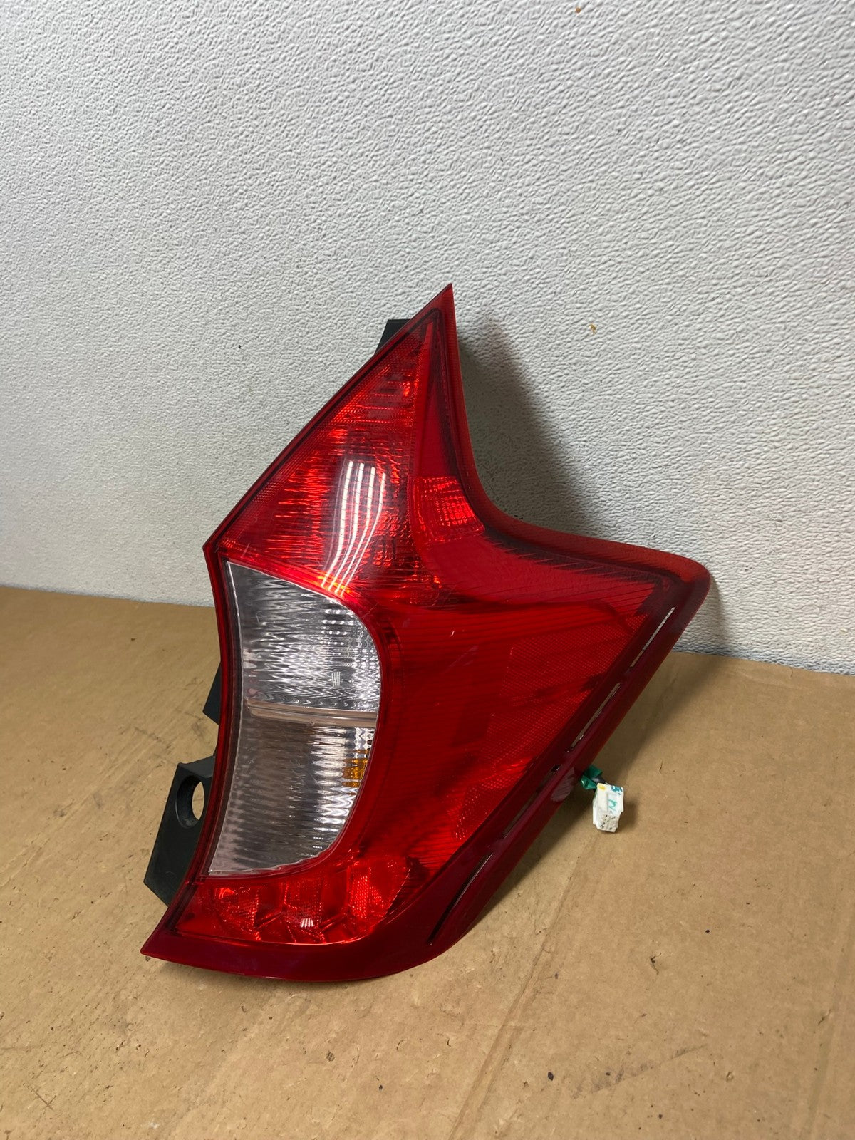 2014 - 2019 Nissan Versa Note Hatchback Right Passenger Tail Light AC8626 LK1