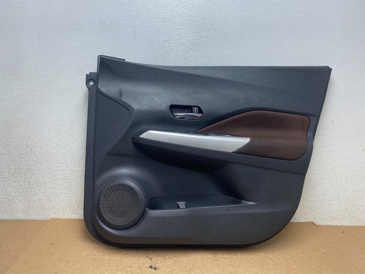 2018 2019 2020 Nissan Kicks Front Right Passenger Door Panel P1363 DG0