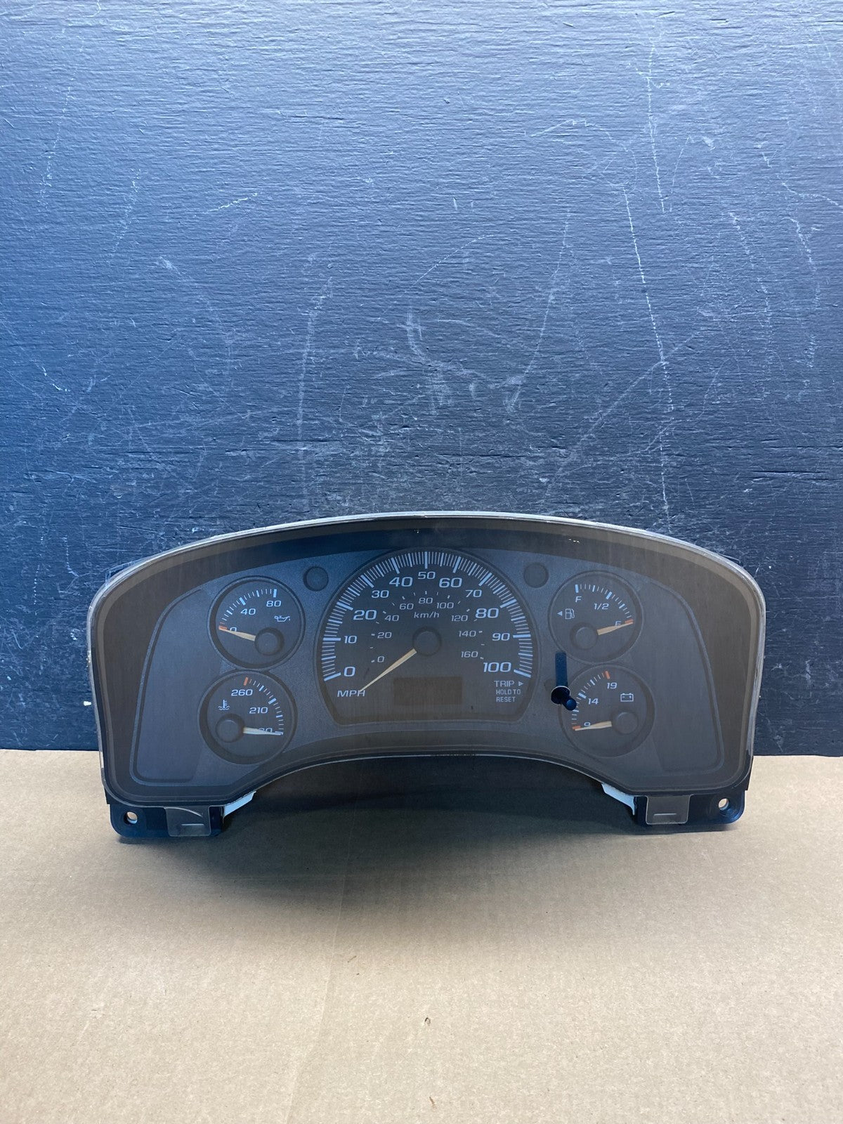2004 to 2007 Chevrolet Express Speedometer Cluster Gauge ag3875 DG0
