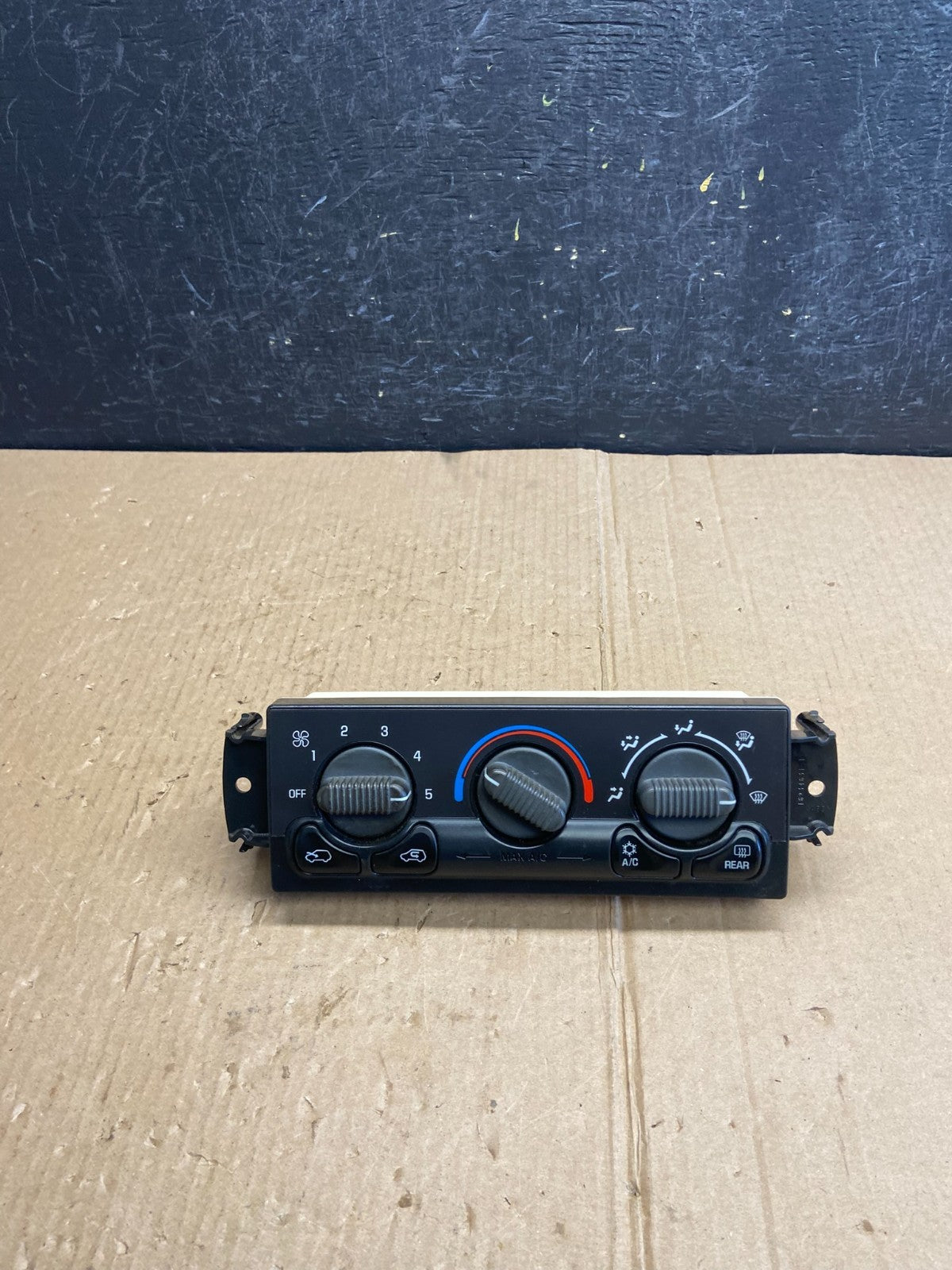 1999 to 2002 Chevrolet Silverado HVAC Heater Climate Control Module AE3876 DG0