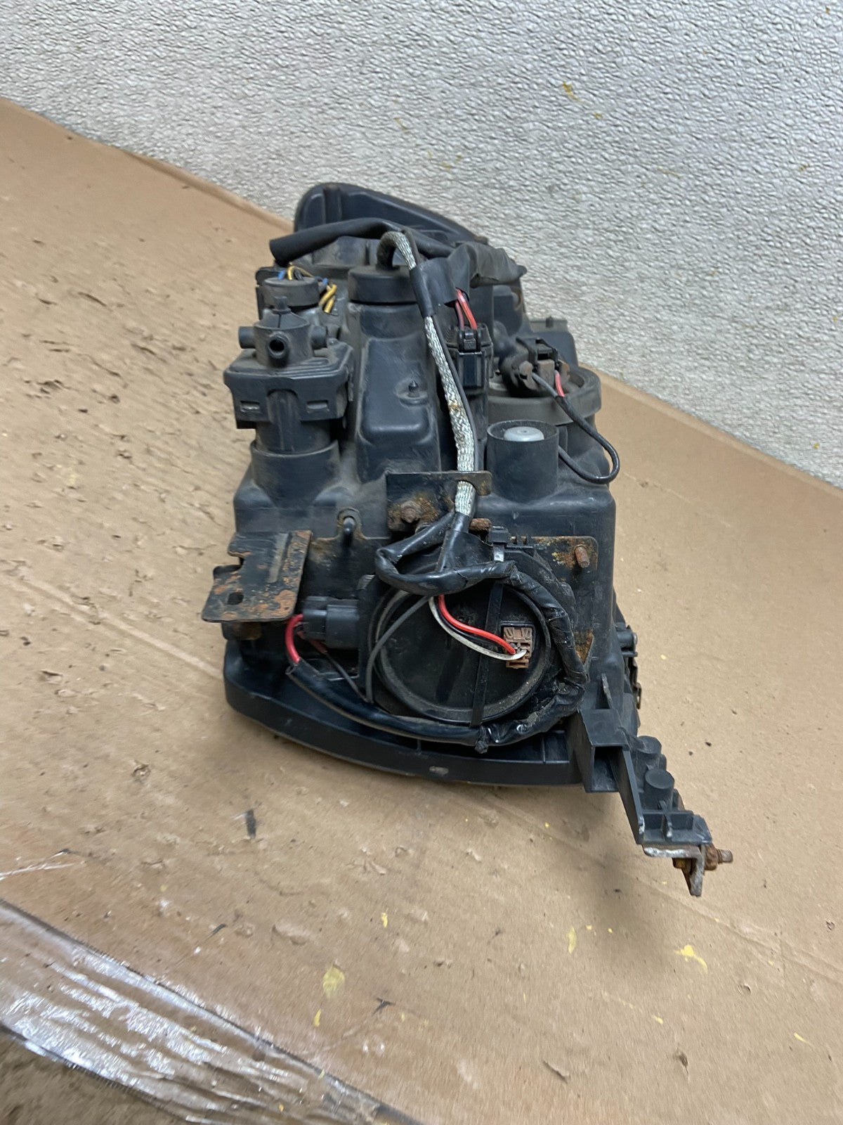 2001 to 2003 Infiniti QX4 Xenon HID Right Passenger Side Headlight OEM AB0822 DW7