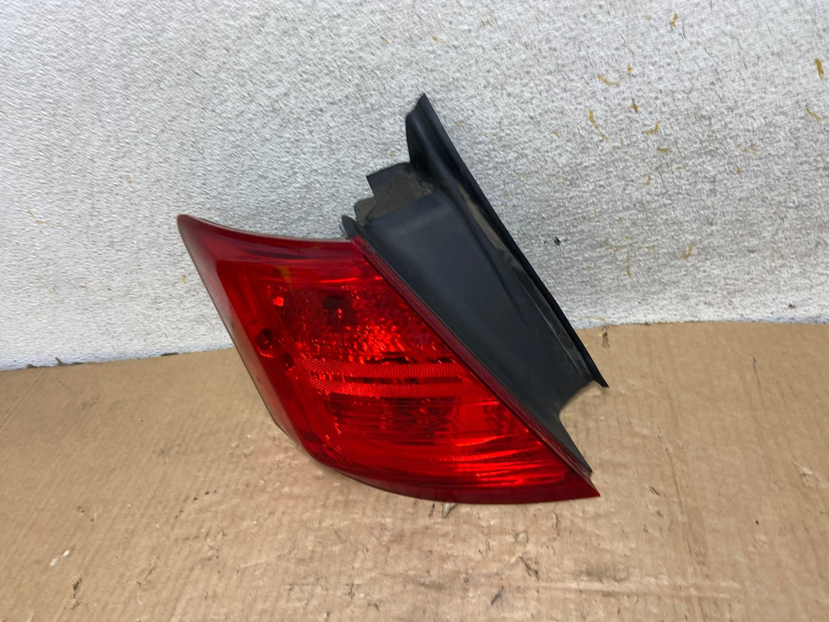 2014 to 2018 Ford Taurus Interceptor Left Driver LH Side Tail Light AI8037 LK1