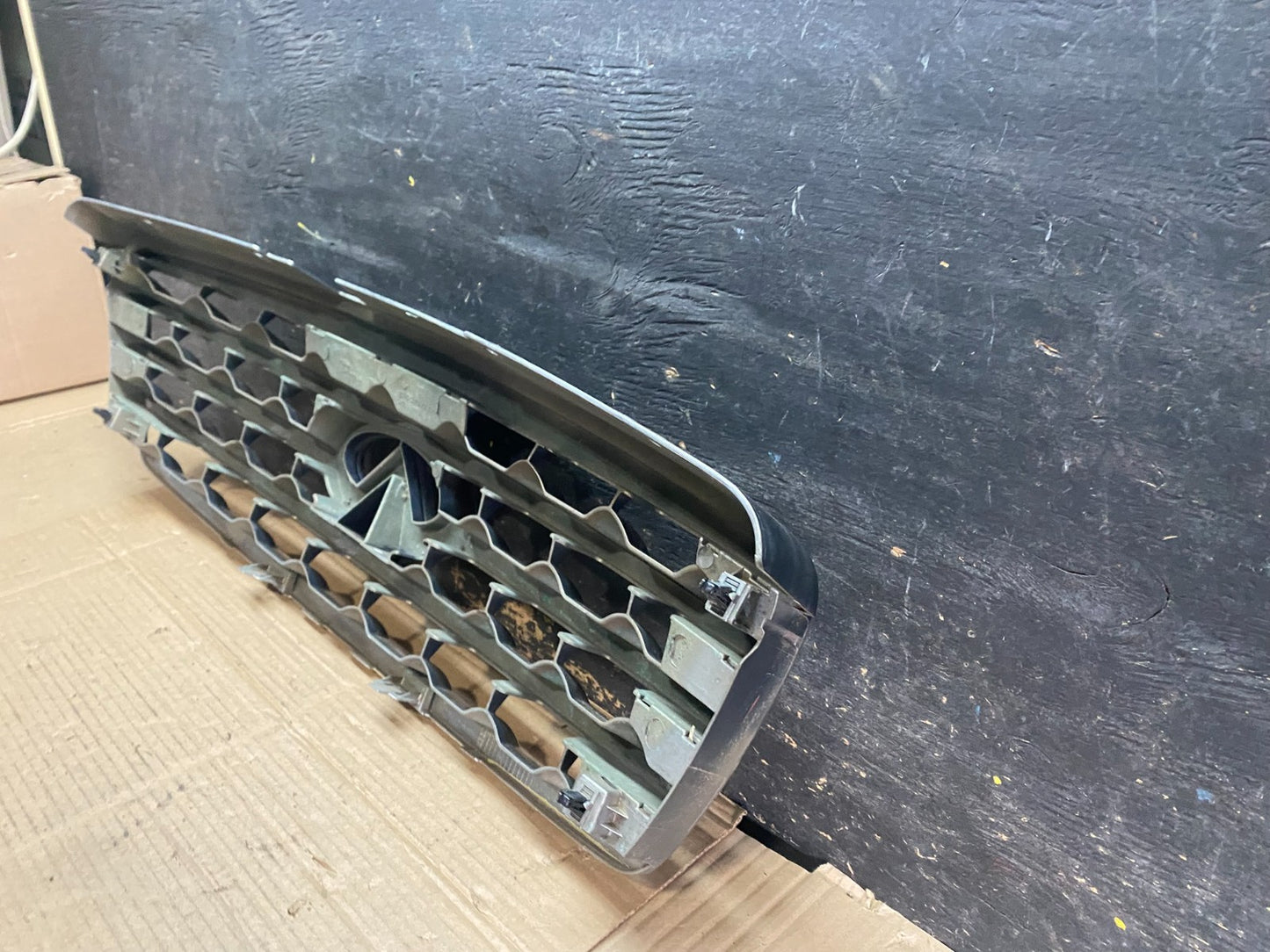 2006 2007 2008 Infiniti Fx35 Front Upper Grill Grille W/ Emblem OEM V2878 DG8