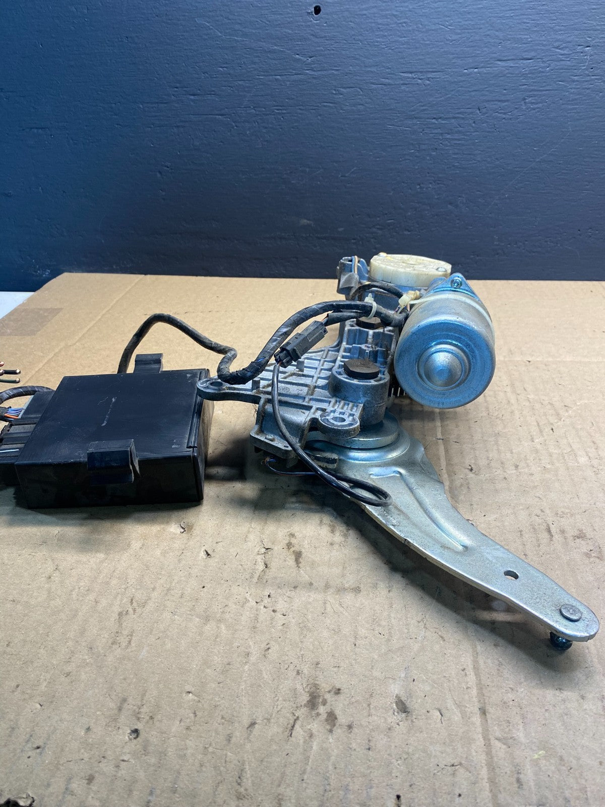 2007 2008 Acadia Enclave Escalade Suburban Liftgate Door Module Motor AB4240  DG5
