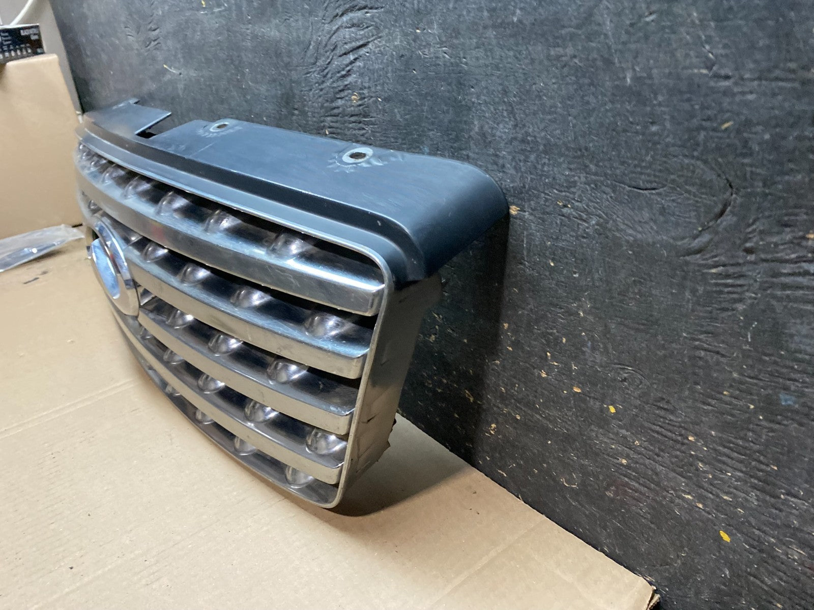 2003 2004 2005 Infiniti FX35 Grill Grille W/ Emblem Oem x3041 DG1
