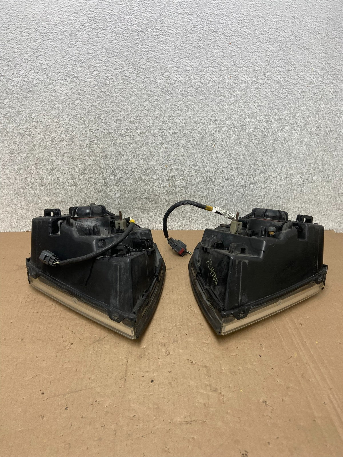 2002-2005 Mercury Mountaineer Left+Right Side Halogen Headlights AG4757 DW8