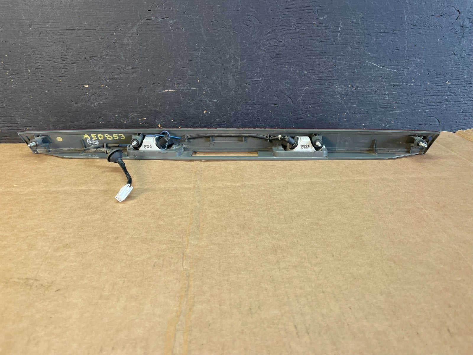 2006 to 2009 Hyundai Azera Trunk Center Tail Light License W/Emblem AE0853 DG3