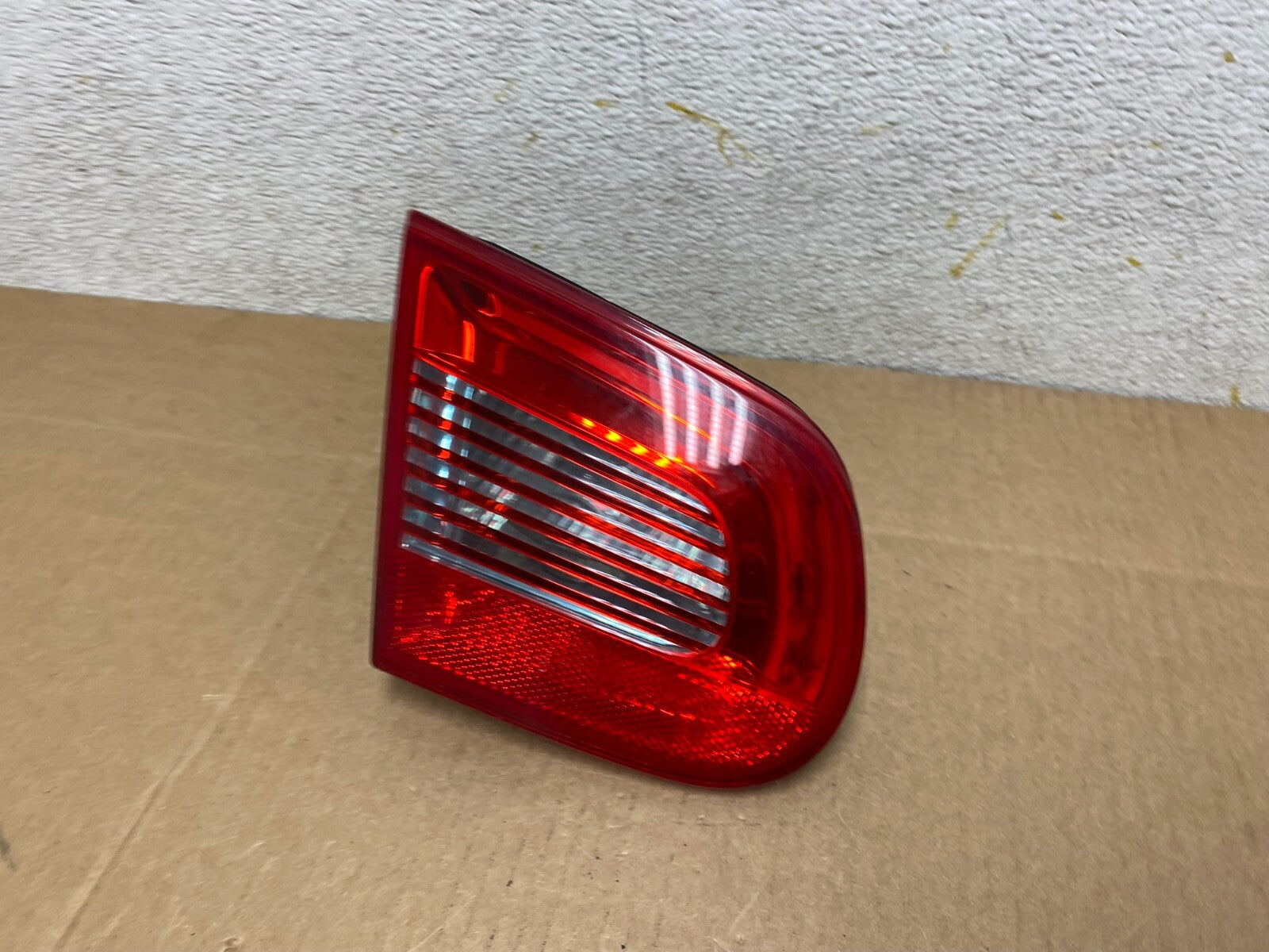 2007 2008 2009 2010 2011 Volkswagen Eos Left Driver Tail Light Inner Oem O67371