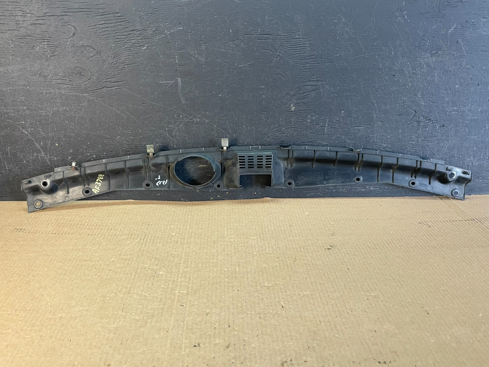 2008 to 2012 Hyundai Veracruz Front Upper Radiator Molding AF37883