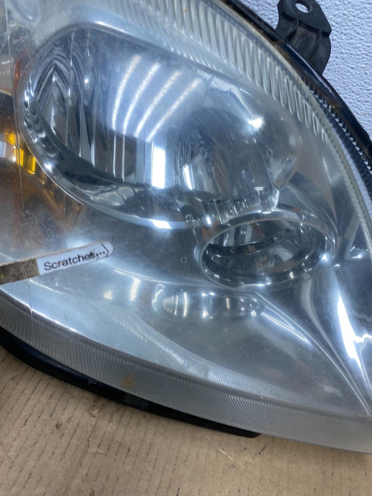 2005 to 2007 Ford Five Hundred Halogen Right Passenger Side Headlight AD0801 DW3