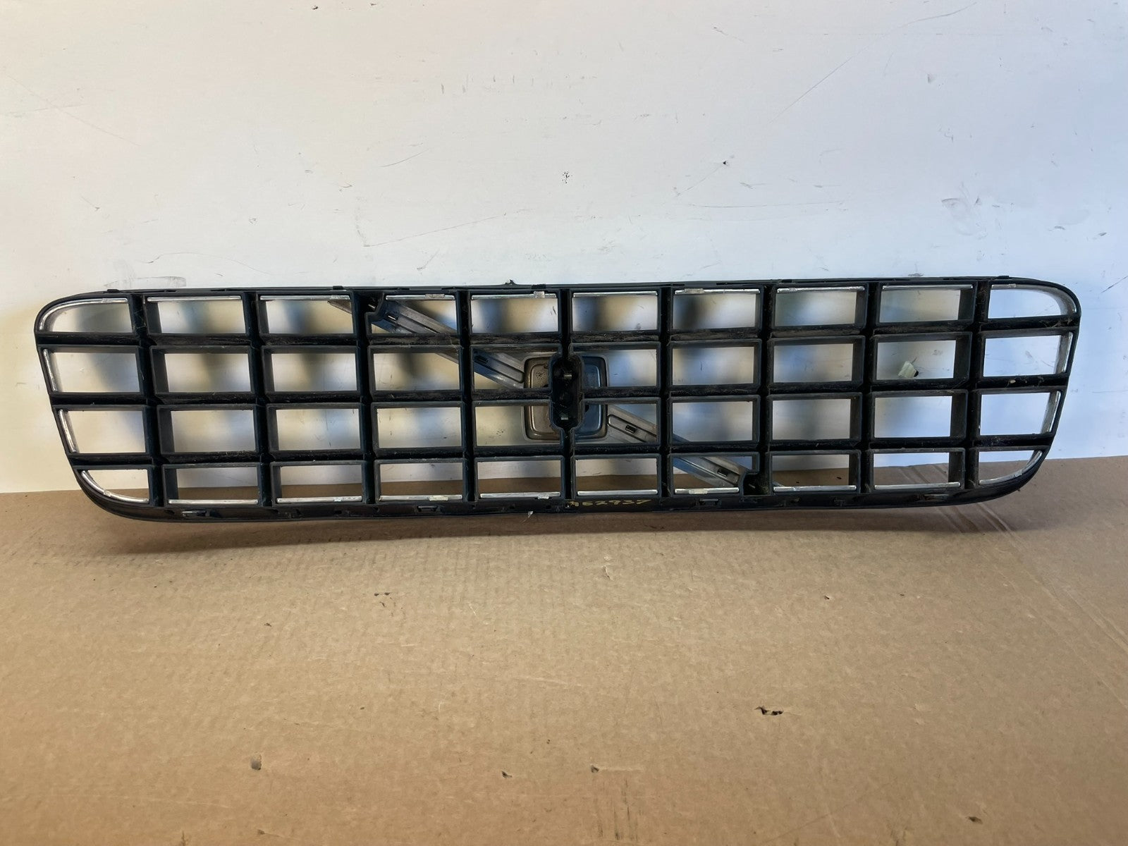 2003 to 2013 Volvo XC90 Front Upper Grill Grille AG2937 DG3