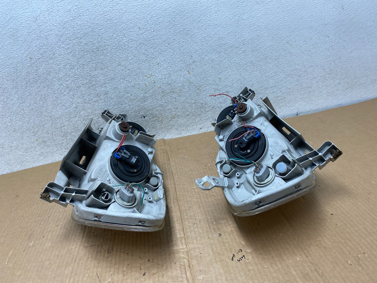2003 to 2004 Toyota Corolla Left+Right Side Set Headlights AI6514 DW10