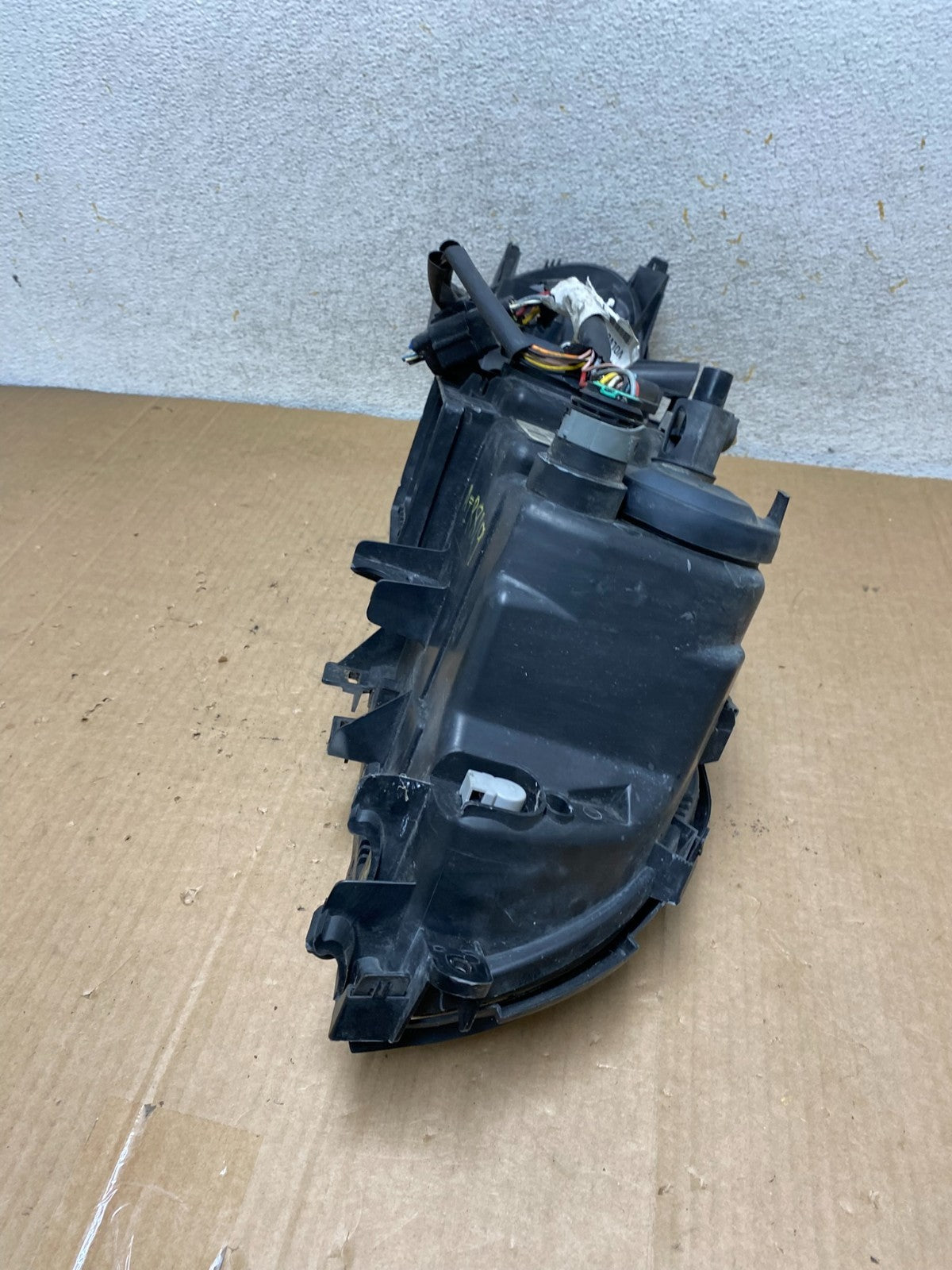 2005 to 2007 Volvo XC70 V70 Left Halogen Driver Side Headlight AI8819 DW7