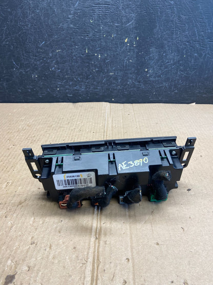 2007-2011 GMC Yukon Tahoe Automatic Climate Temperature Temp Control AE3890 DG4