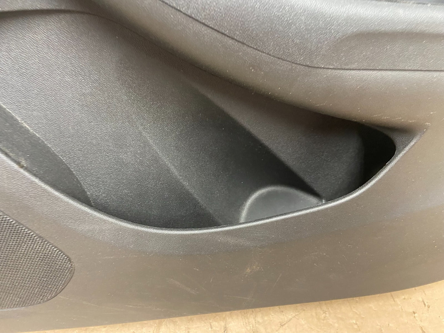 2016 to 2019 Chevrolet Volt Front Right Passenger Interior Door Panel r3071 DG4