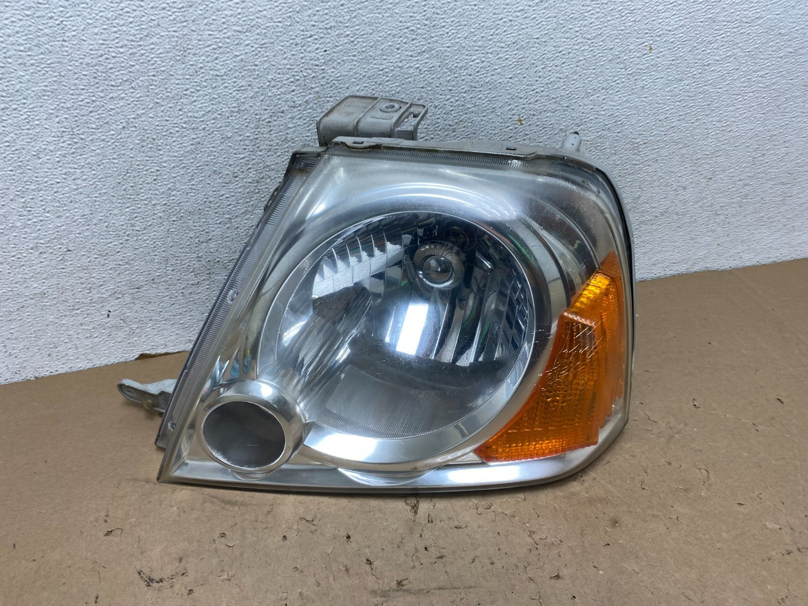 2004 to 2006 Suzuki XL-7 XL7 Left Driver LH Side Halogen Headlight AG4307 DW0