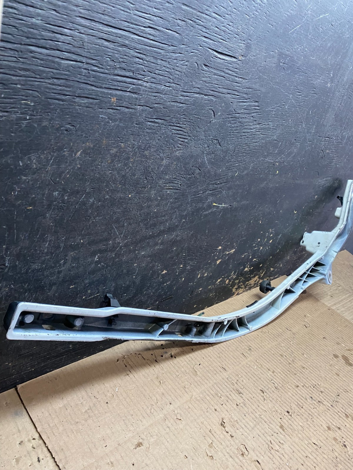 2020 to 2023 Ford Explorer Right RH Upper Tic Bar Oem W6007 DG5