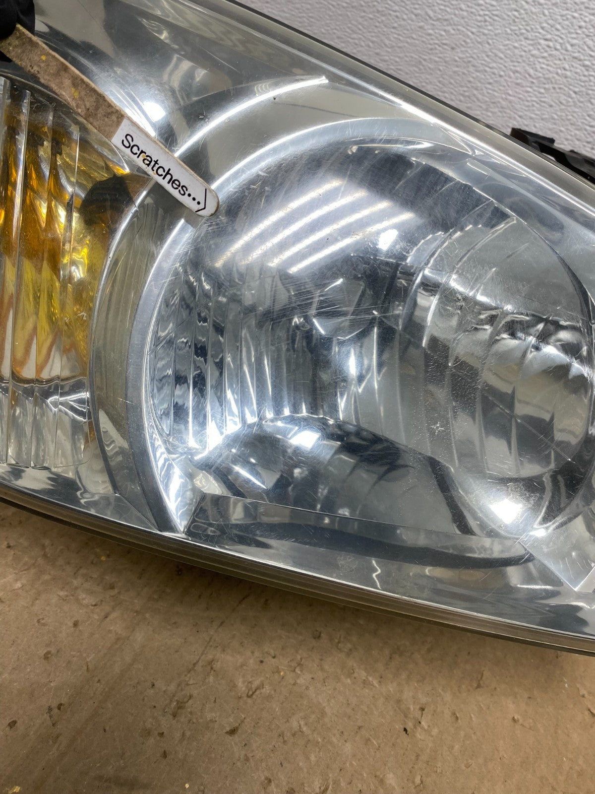 2005 - 2006 Mazda Tribute Right Passenger Rh Headlight Oem AC1365 DW3