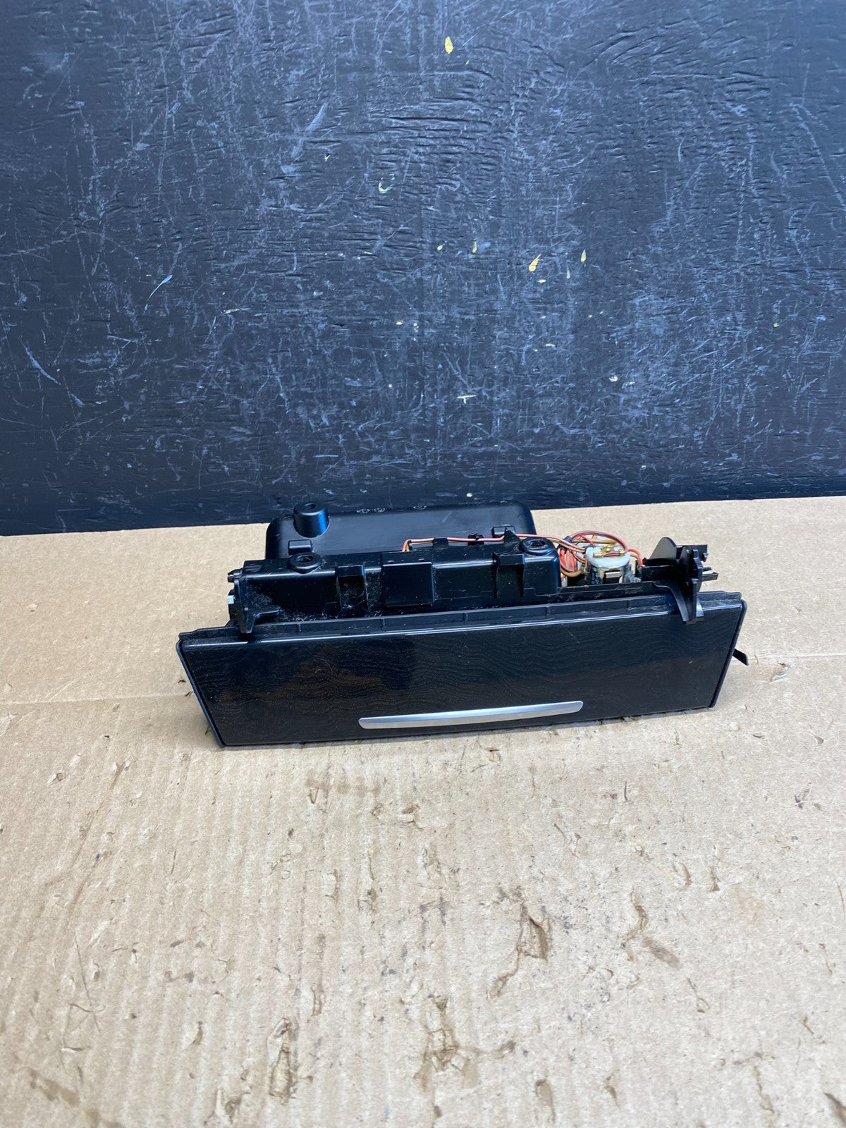 2009 - 2015 BMW 750I - Front Center Console Ashtray AC9146 DG0