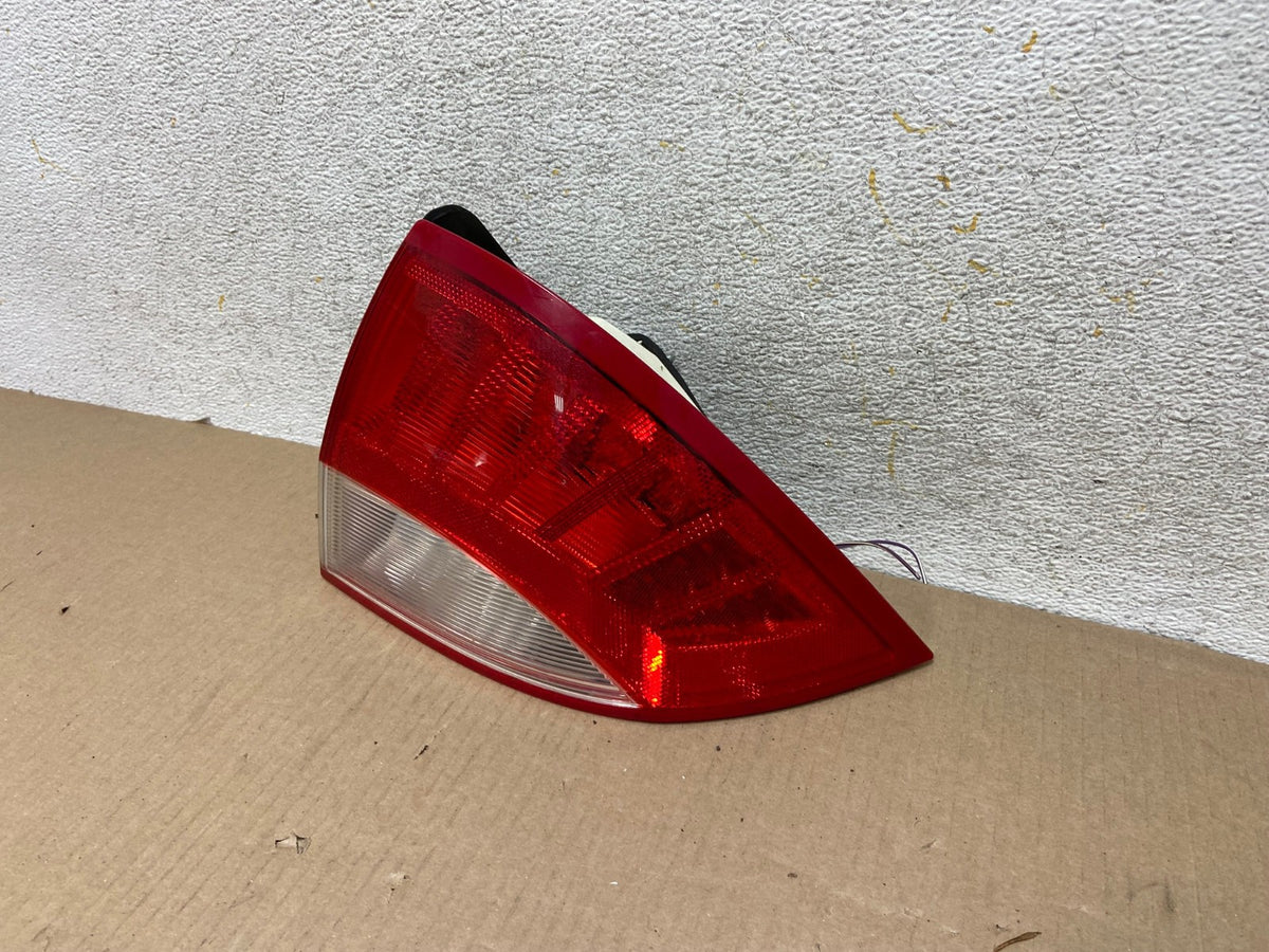 2010-211 Mercury Milan Right Passenger RH Side Tail Light AH5719 LK2