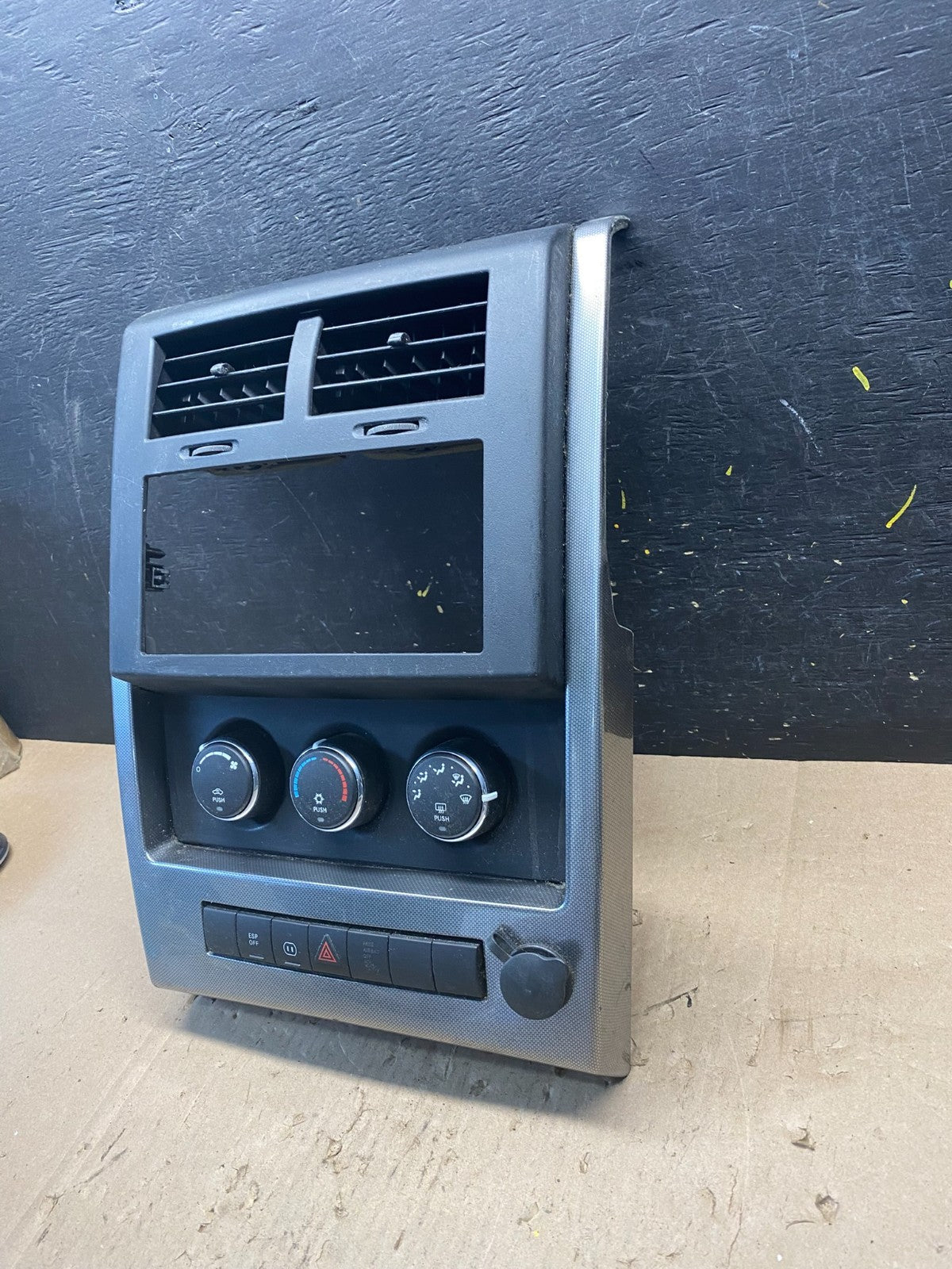 2008 to 2012 Jeep Liberty Dash Climate Temperature Control Radio Bezel OEM R89662