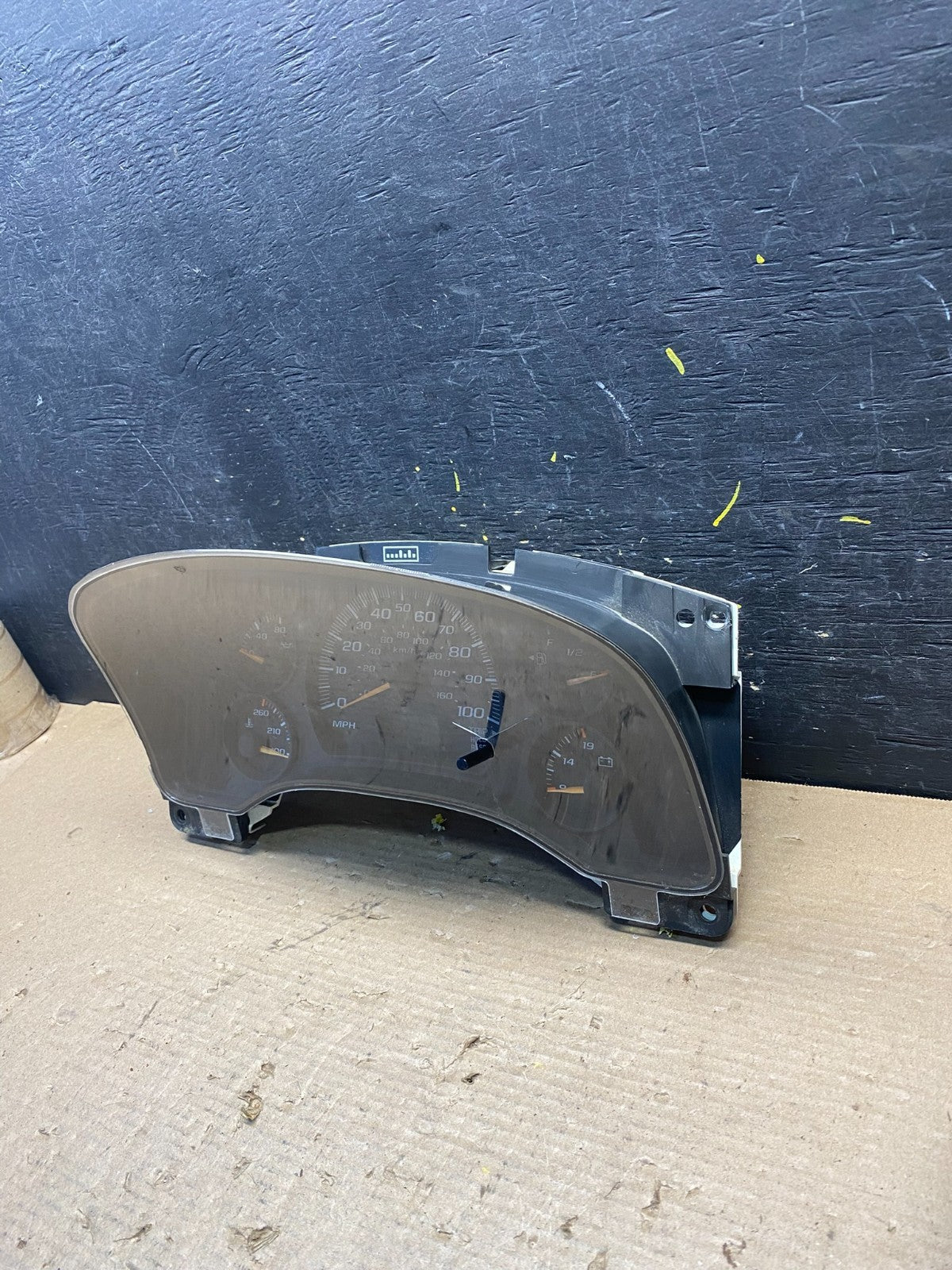 2003 to 2007 Chevrolet Express Speedometer Cluster Gauge 25755008 S8830 DG1