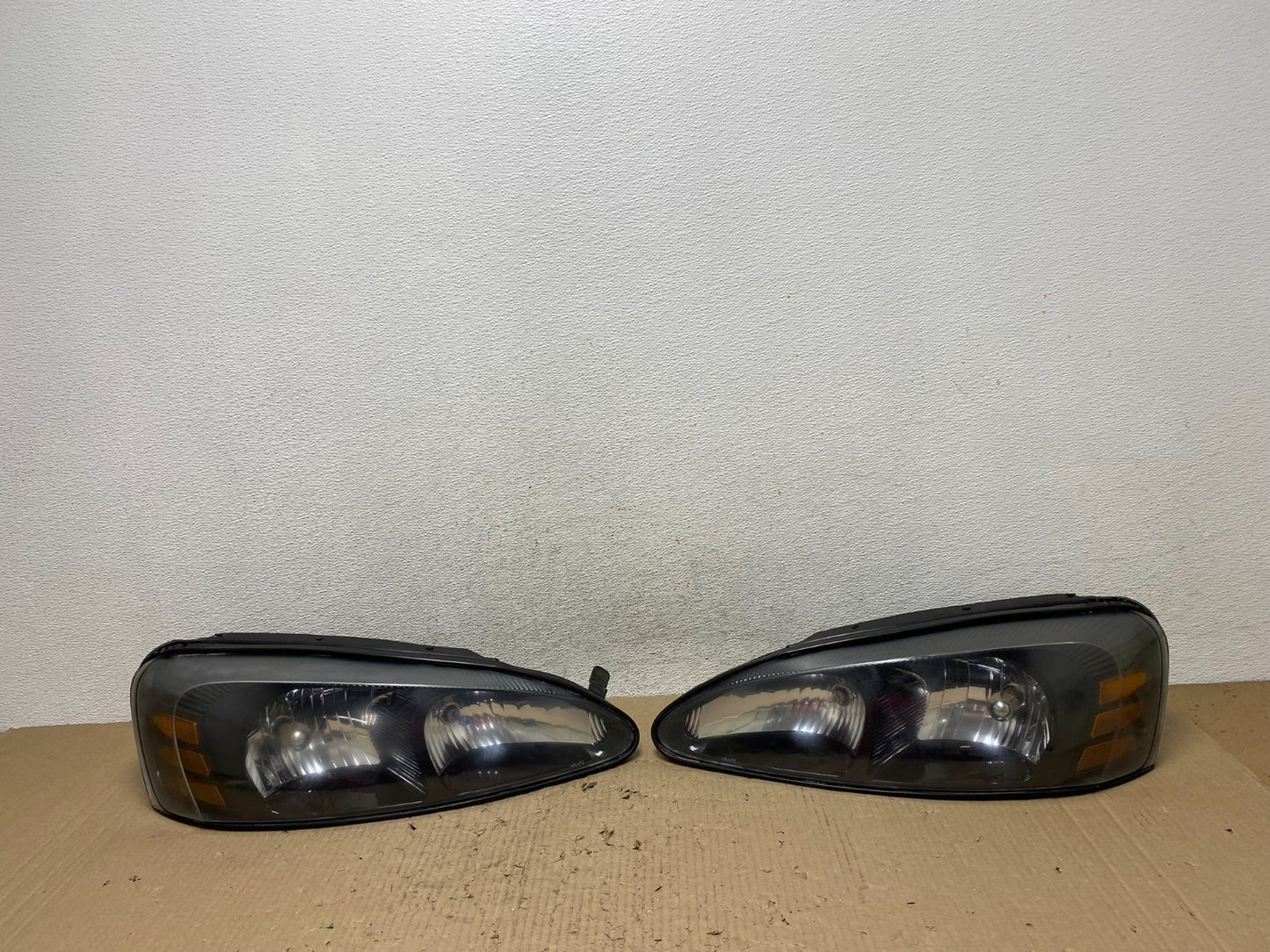 2004 to 2008 Pontiac Grand Prix Left+Right Side Black Headlights AF2874 DW0