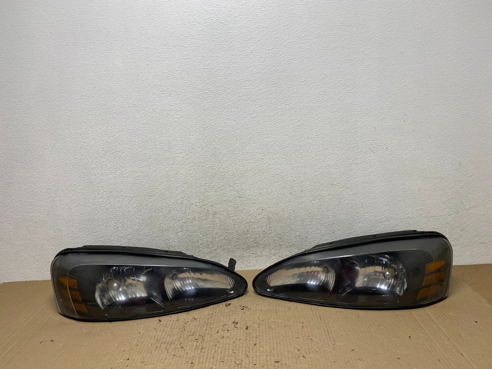 2004 to 2008 Pontiac Grand Prix Left+Right Side Black Headlights AF2874 DW0