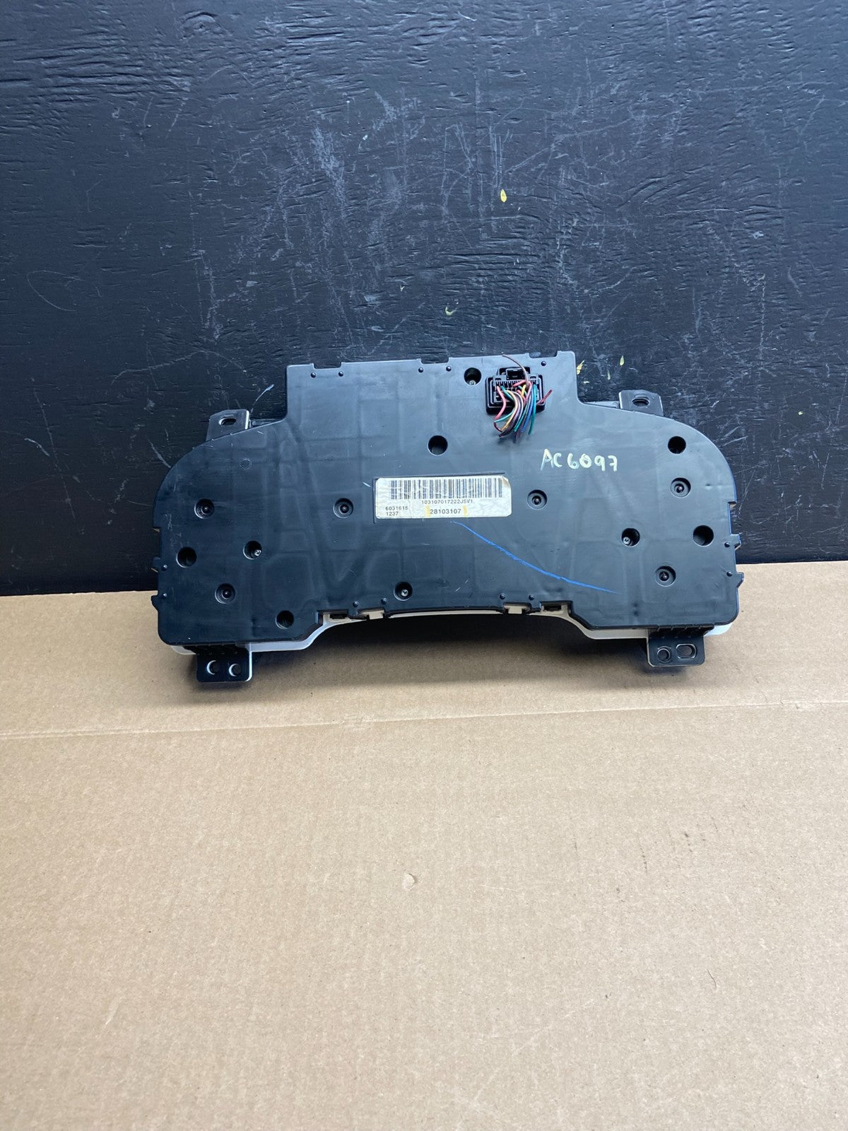 2007 to 2013 Chevrolet Silverado Suburban Cluster Gauge Speedometer OE ac6097 DG4