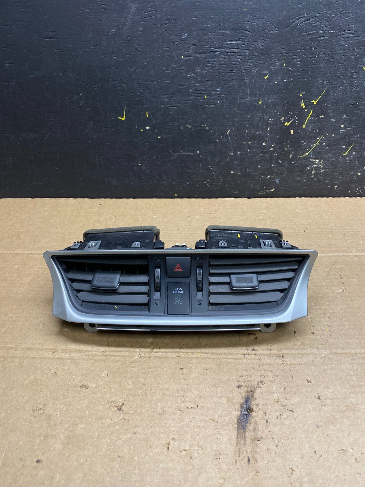 2013 to 2015 Nissan Sentra Air Vents Top Dash Center W/Hazzard Switch W6629 DG0
