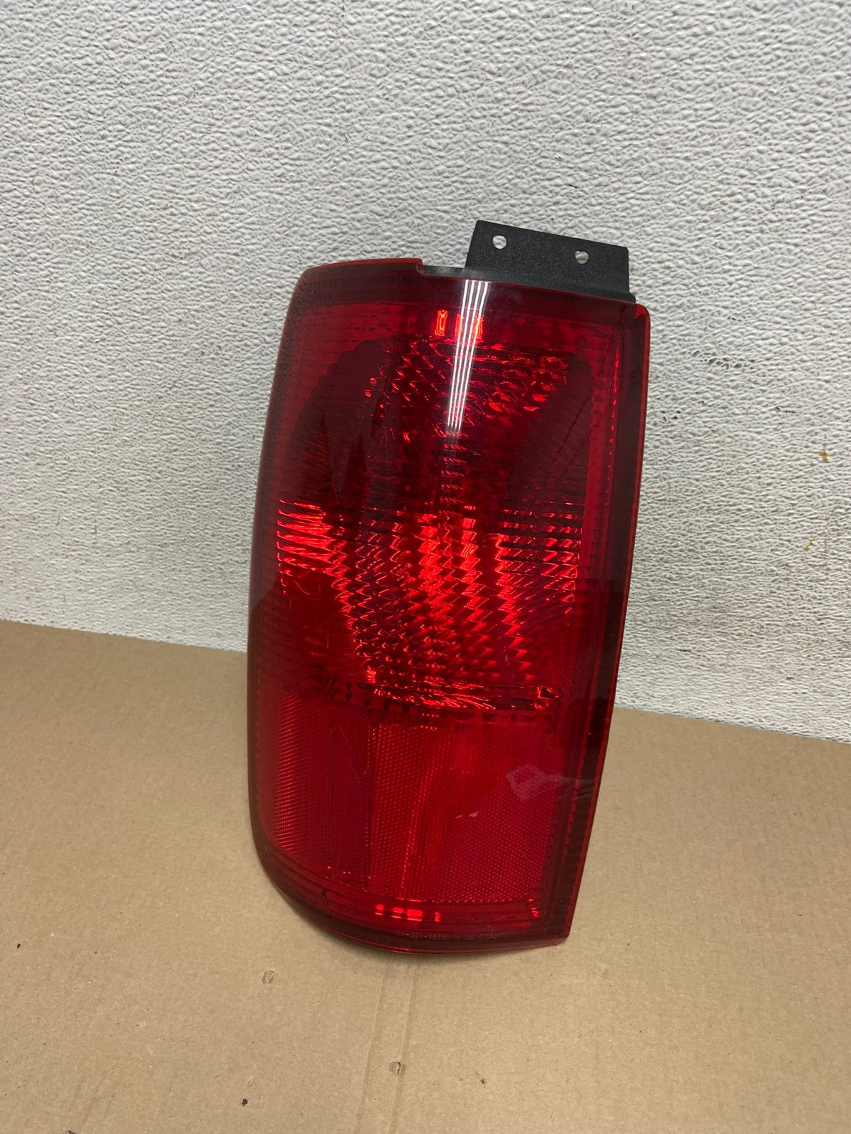 1998 to 2002 Lincoln Navigator Left Driver LH Side Tail Light DEPO AE9424 LK0