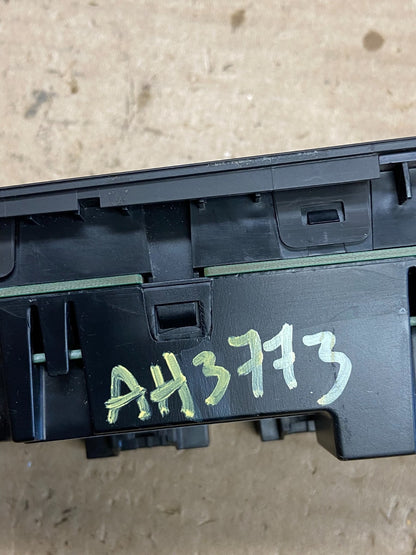 2007-2011 GMC Yukon Tahoe Automatic Climate Temperature Temp Control AH3773 DG7