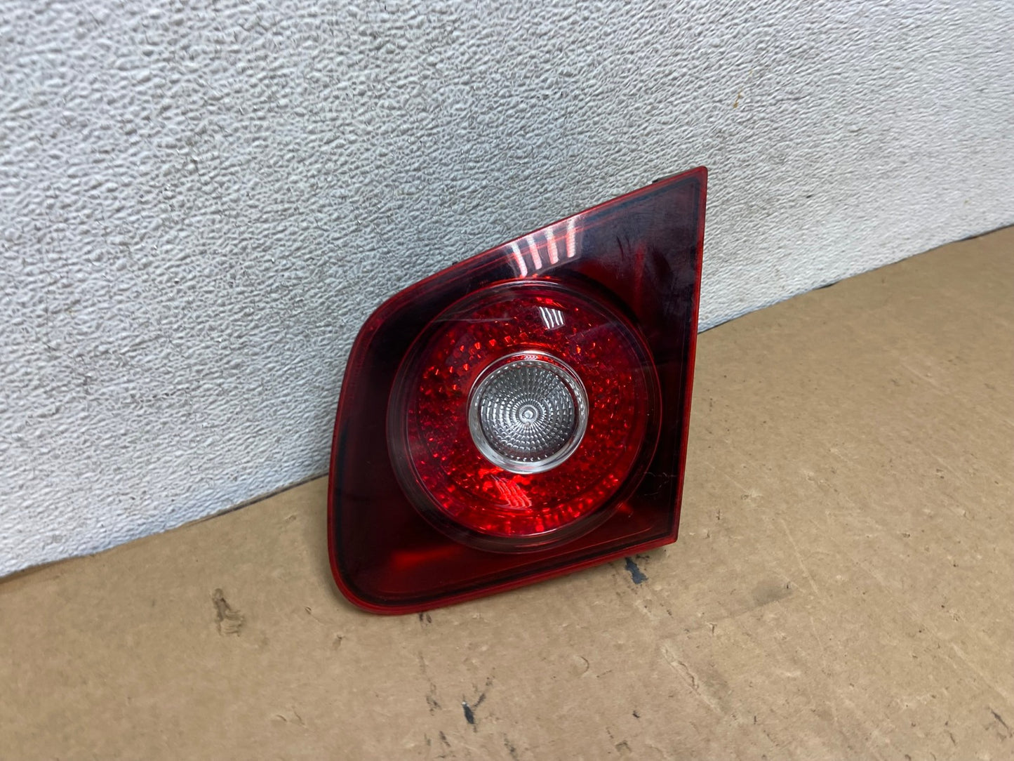 2008-2010 Volkswagen Jetta Sedan Right Passenger Inner Tail Light AG2239 LK2