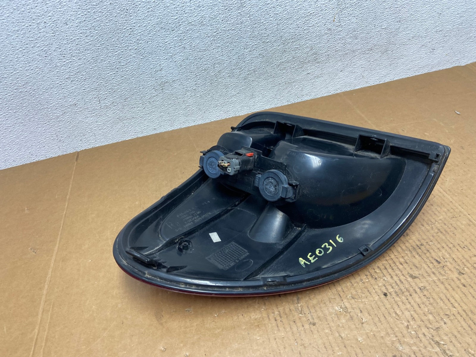 2004 - 2007 Dodge Grand Caravan Right Passenger Side Tail Light AE0316 LK5
