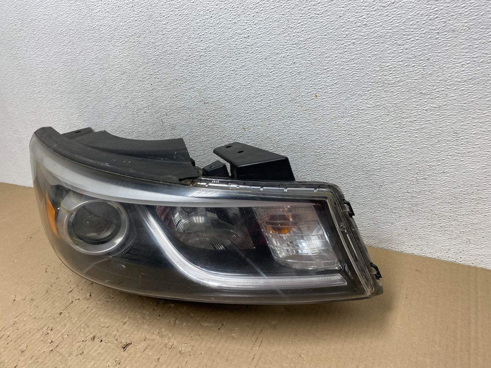 2015-2018 Kia Sedona Right Passenger RH Side Headlight Halogen AE9785 DW1