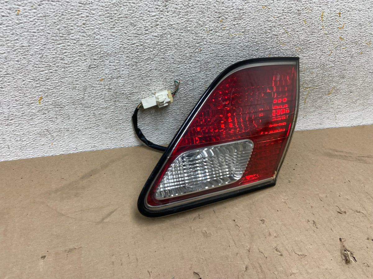 2002 2003 2004 Lexus Es300 Es330 Right Passenger Inner Tail Light AH6917 LK1
