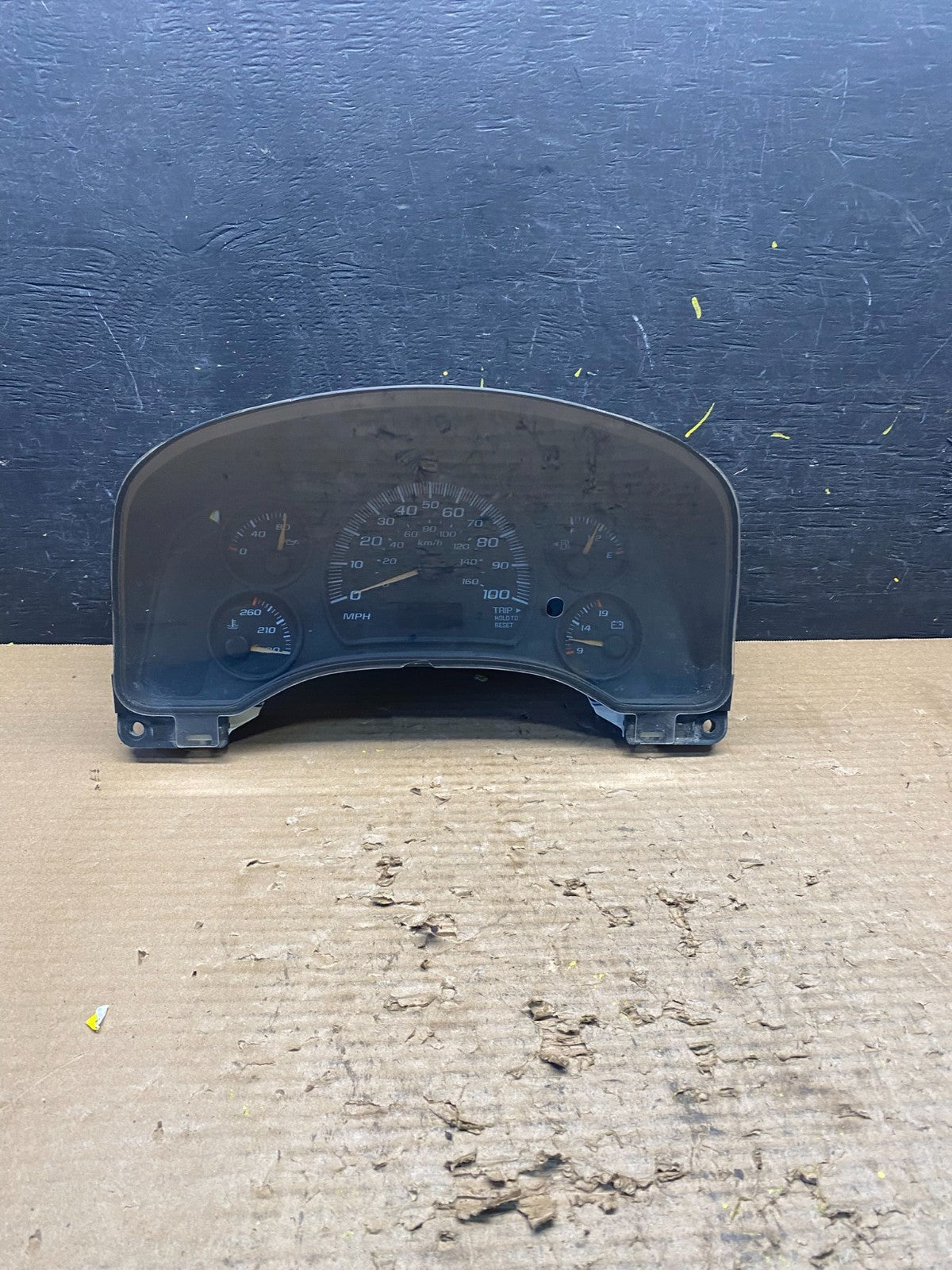 2004 to 2007 Chevrolet Express Speedometer Cluster Gauge S8997 DG0
