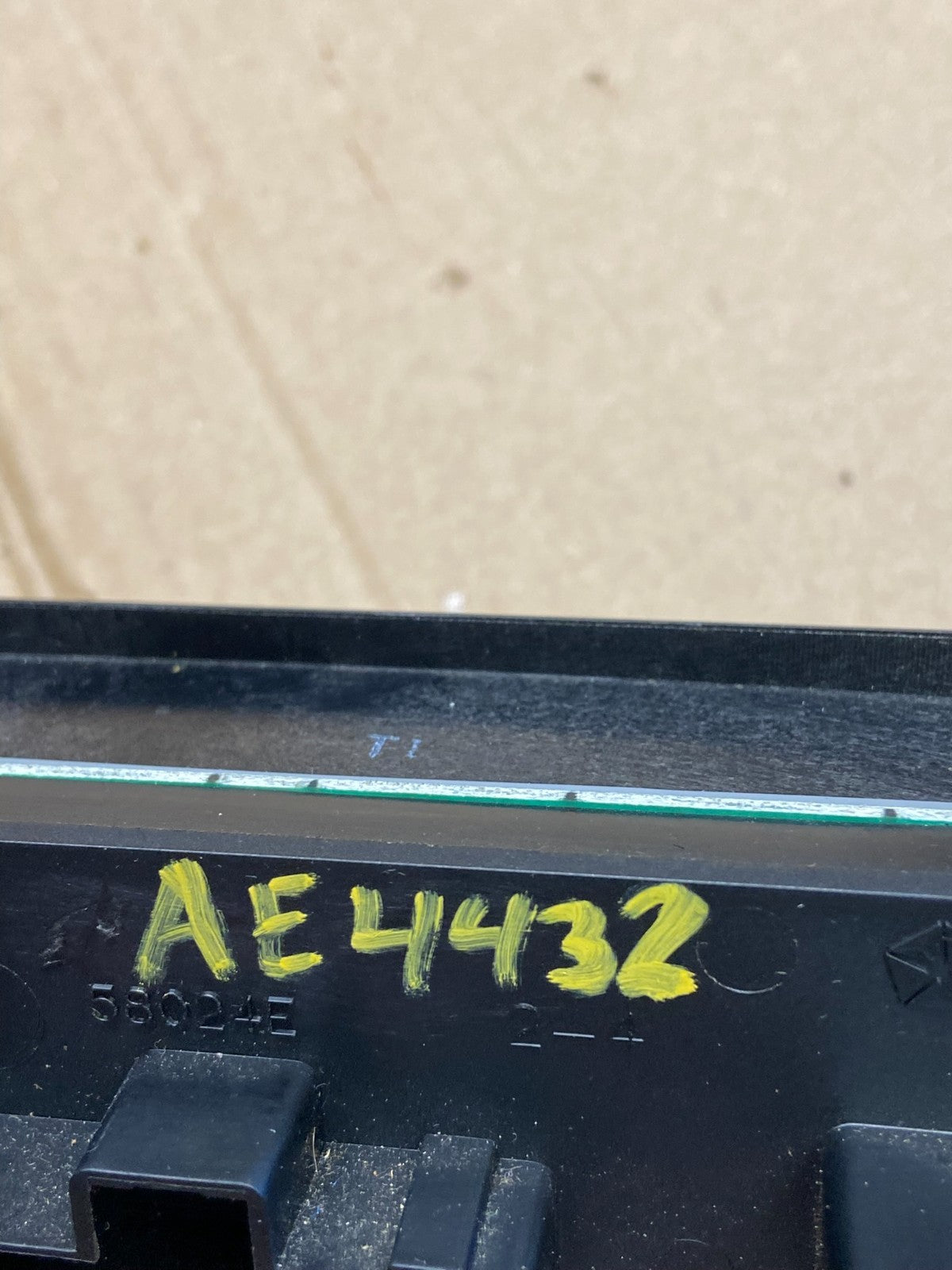 2005 - 2008 Chrysler Pacifica Heater AC Climate Temperature Control AE4432 DG5