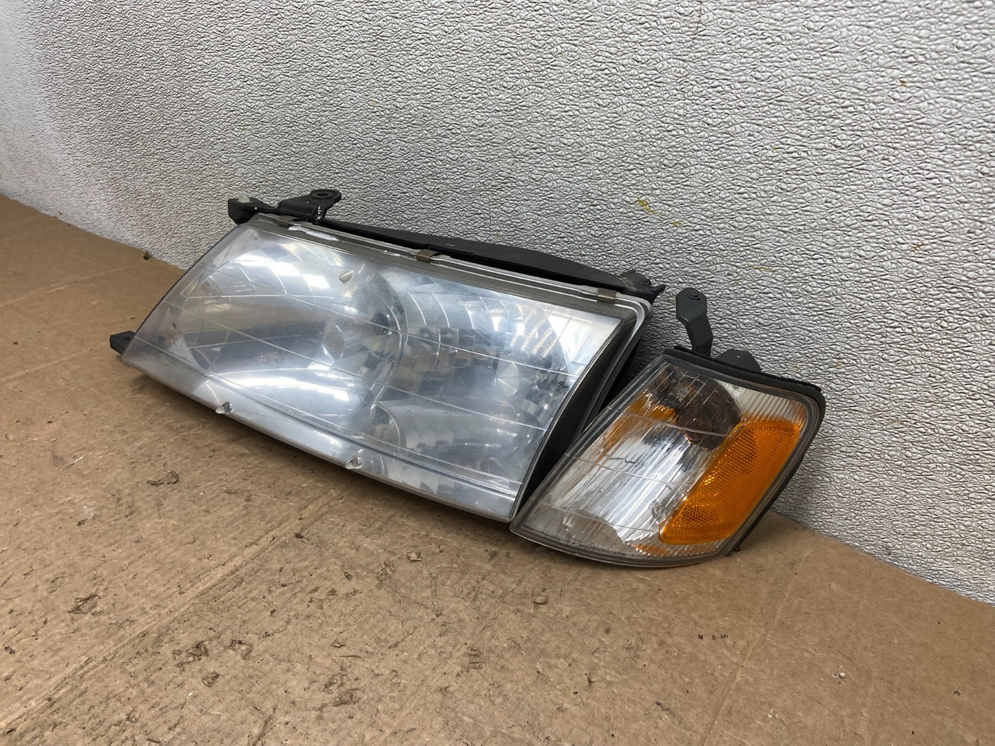 1998 to 1999 Toyota Avalon Left Driver LH Halogen Headlight Oem AA4131 DW1