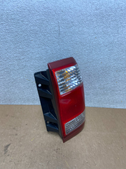 1999 to 2004 Nissan Pathfinder Right Passenger Rh Side Tail light Oem Z6971 DW2