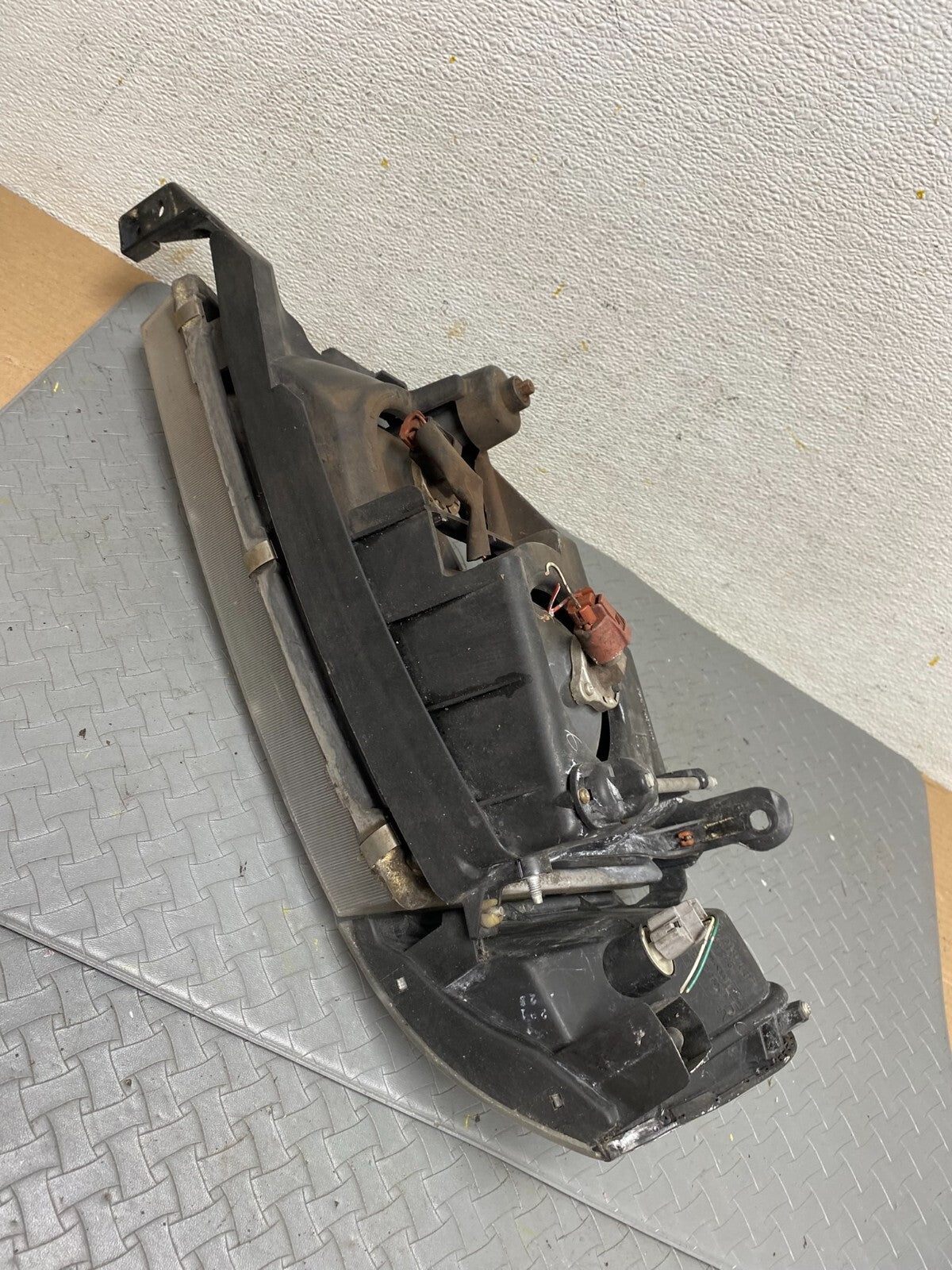 1995 to 1998 Nissan Sentra Passenger Right Side Headlight A59705