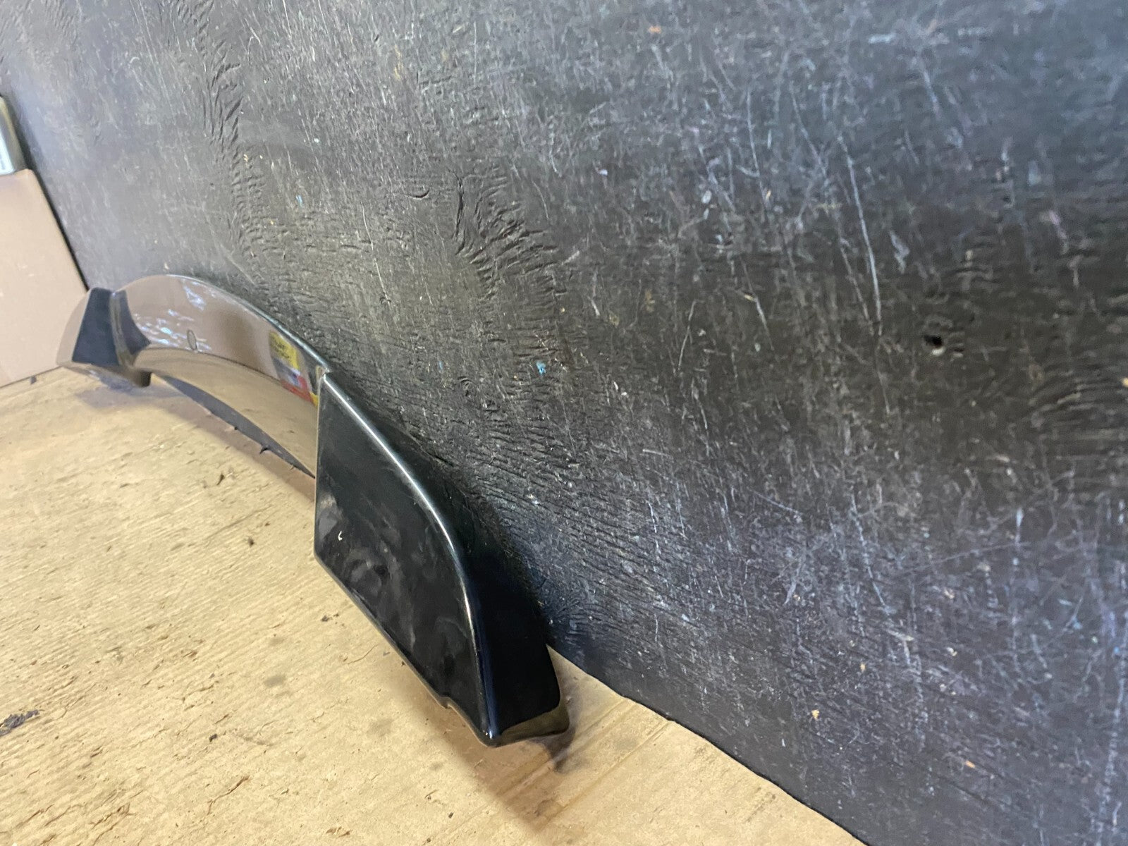 2008 to 2014 Land Rover LR2 Rear Trunk Tail Light Lift Gate Spoiler j09306