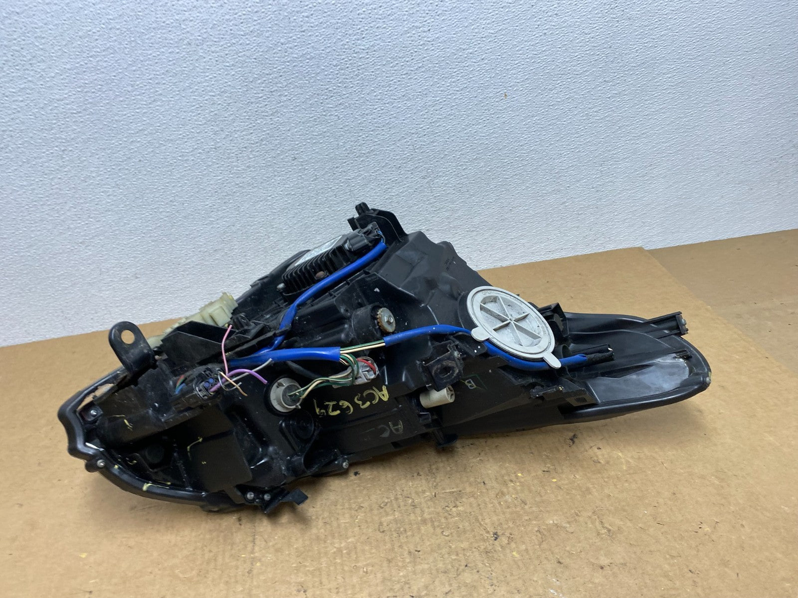 Sedan 4Door 2010 to 2013 Infiniti G37 Left Driver Headlight Xenon Oem AC3629 DW11