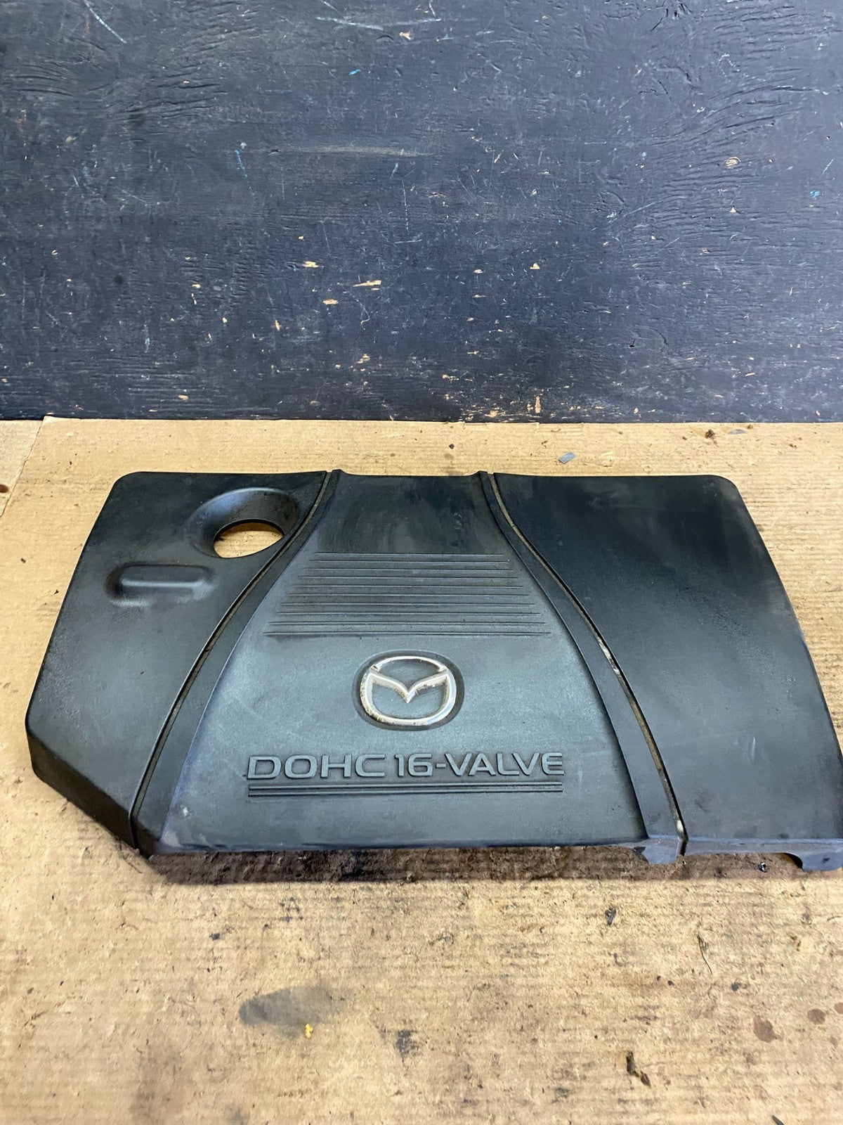 2004 to 2006 Mazda 3 DOHC 16 VALVE 2.3L Engine Shield Top Cover Oem P0225 DG0