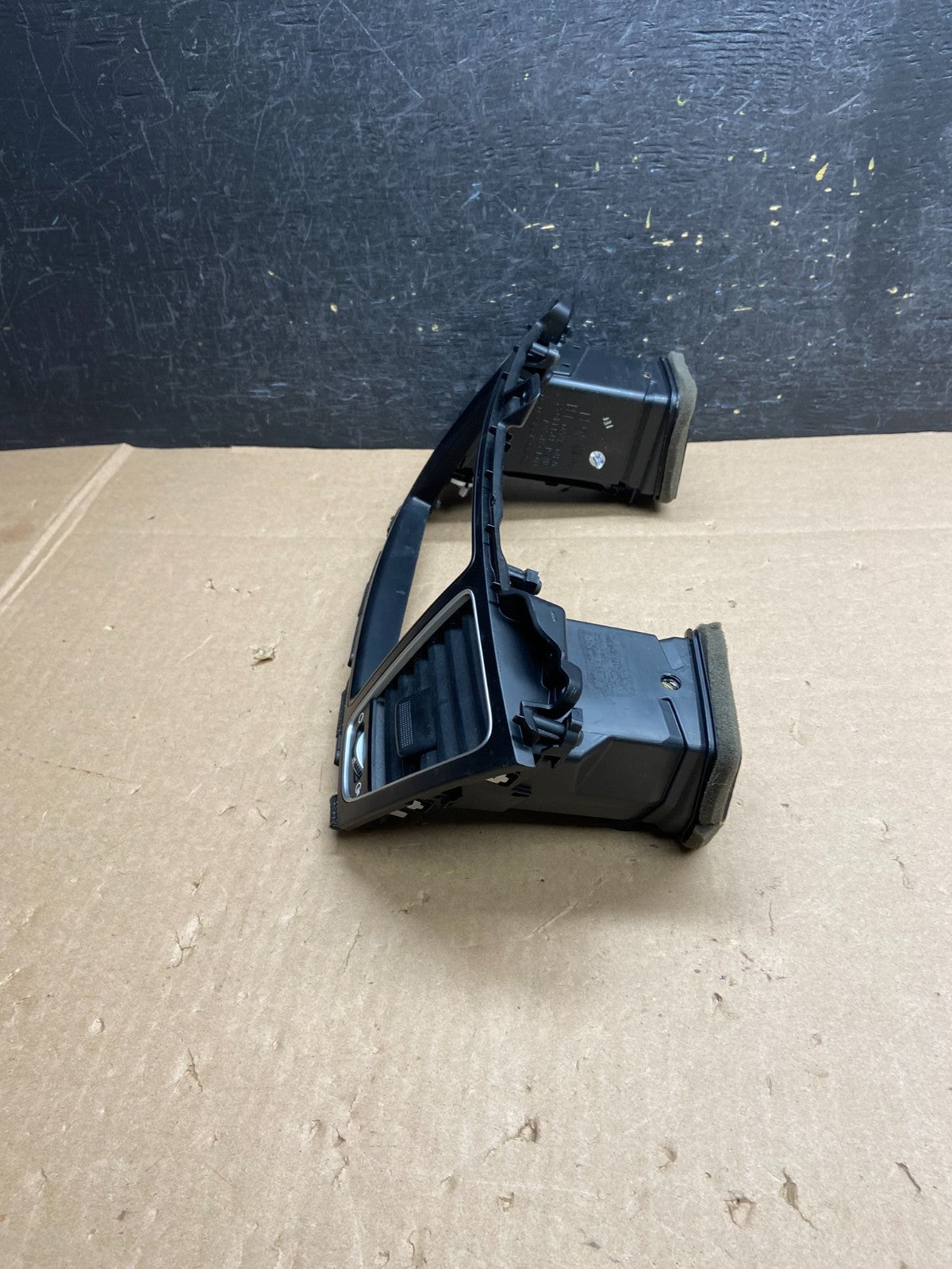 2014 2015 2016 Kia Cadenza Front Center Console Radio Bezel Air Vent ai6354 DG2